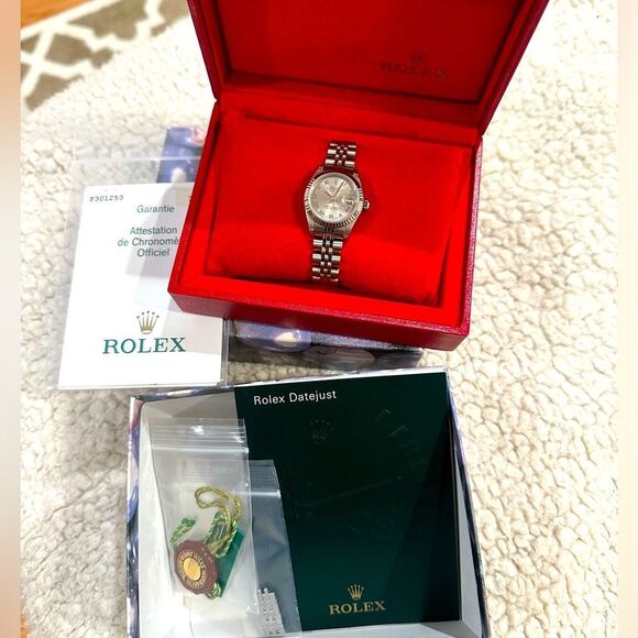 Rolex Datejust Stainless Steel 26mm Silver Roman Dial 79174 Womens - Picture 3 of 11